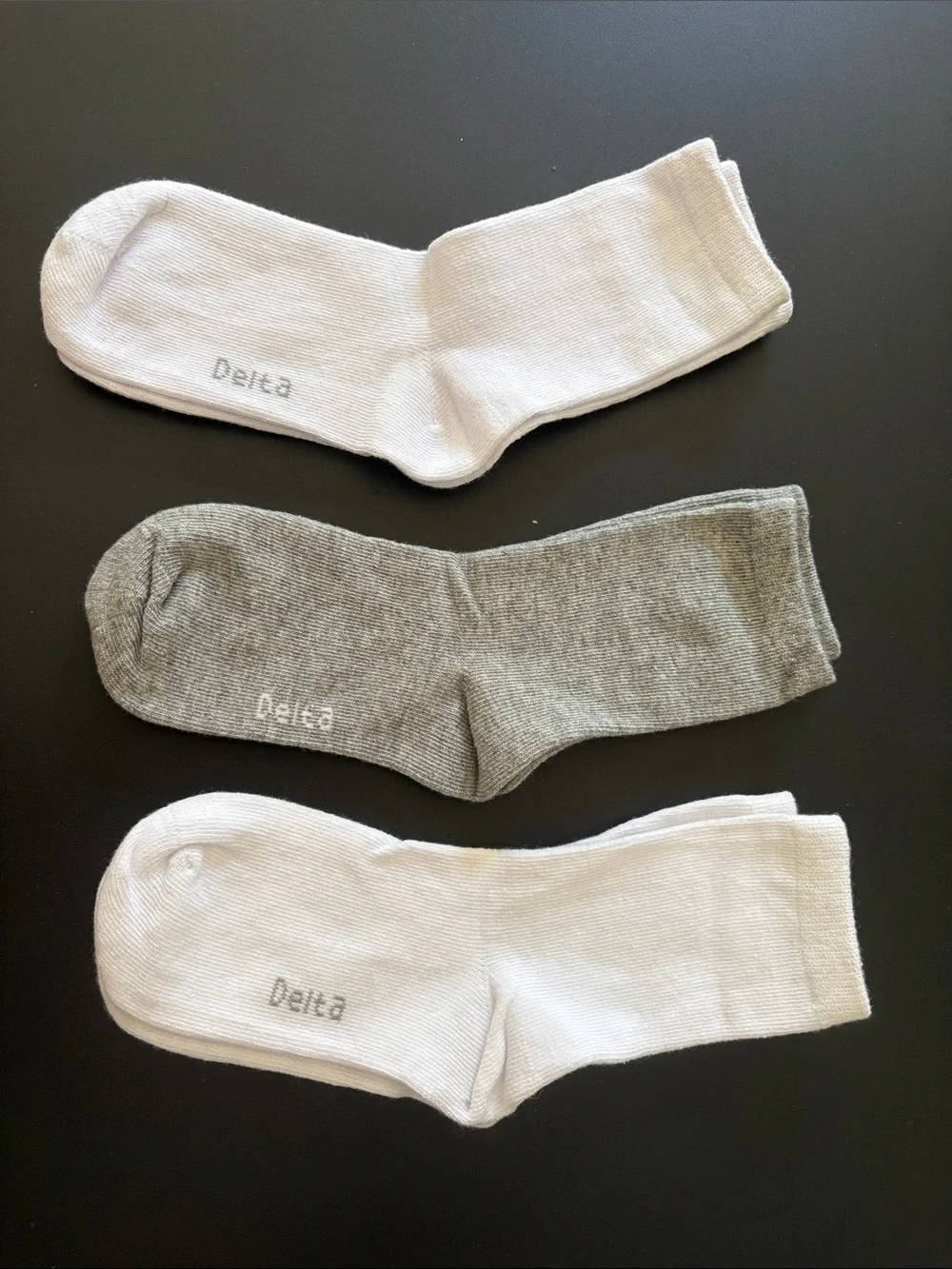 Delta 3-Pack ankle Socks in White and Gray new without tags